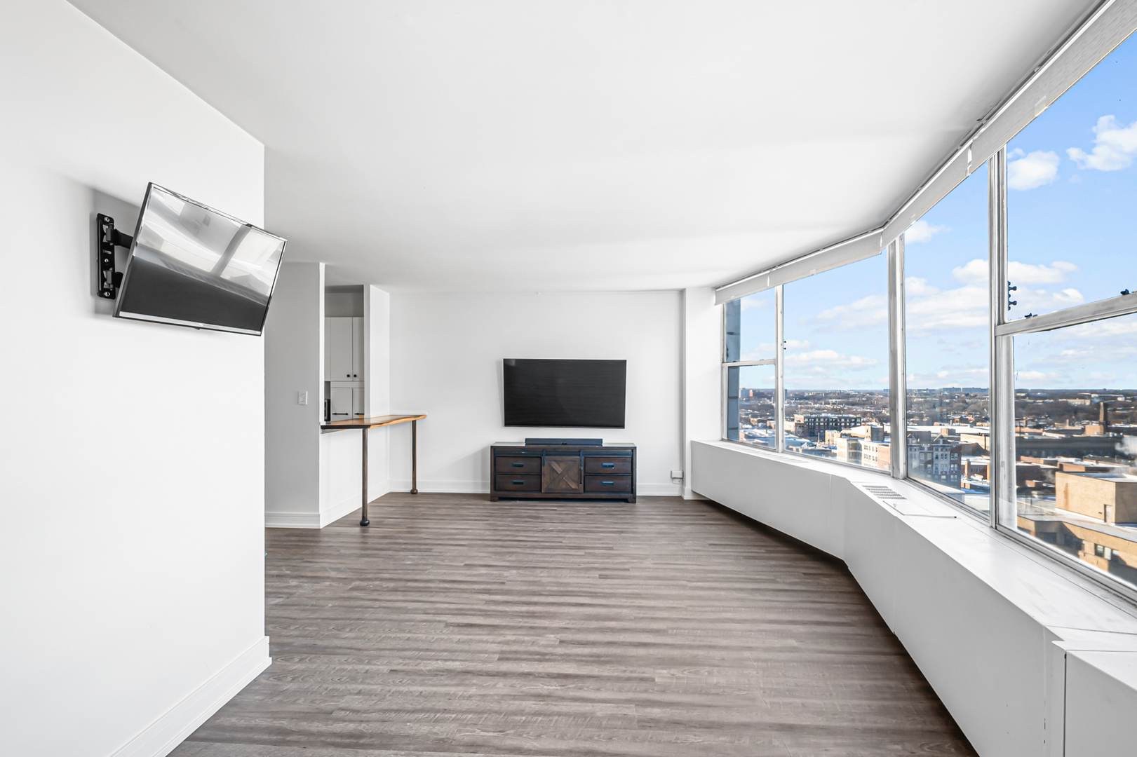 5757 North Sheridan Road, Unit 15G Chicago, IL 60660 - Photo 3 of 16