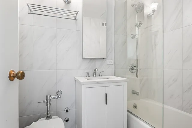 $1,600 | 5757 North Sheridan Road, Unit 15G, Chicago, IL 60660