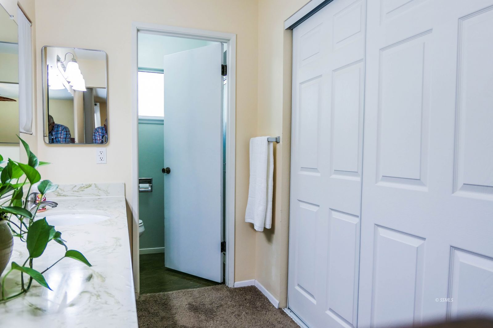 532 West Howell Avenue Ridgecrest, CA 93555 - Photo 30 of 44 a view of a hallway with potted plants