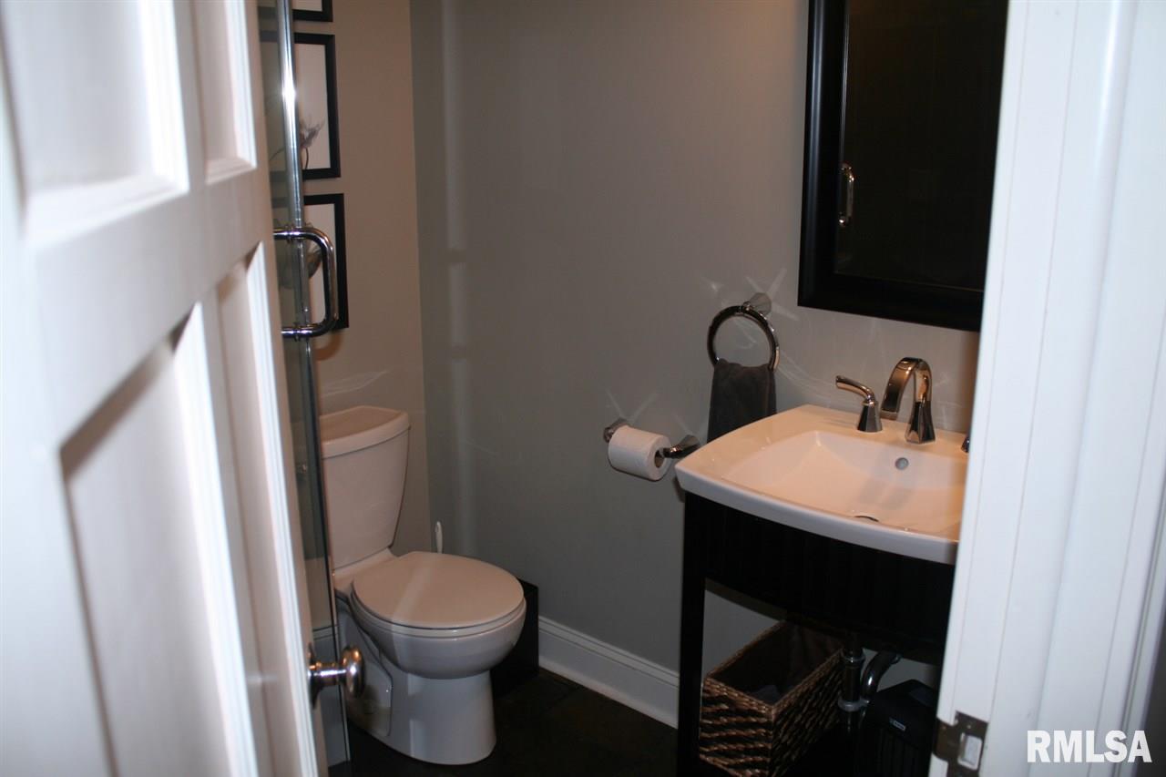 3036 Middle Road Davenport, IA 52803 - Photo 11 of 24 Gallery Image 11