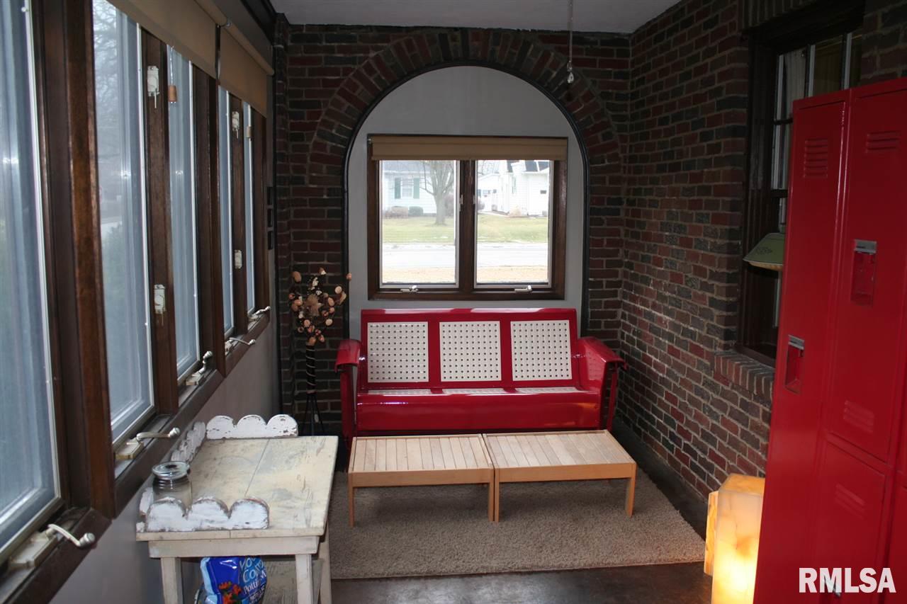 3036 Middle Road Davenport, IA 52803 - Photo 12 of 24 Gallery Image 12