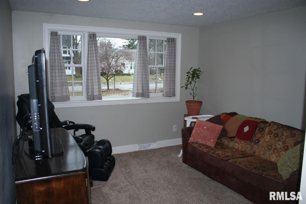 3036 Middle Road Davenport, IA 52803 - Photo 14 of 24 Gallery Image 14