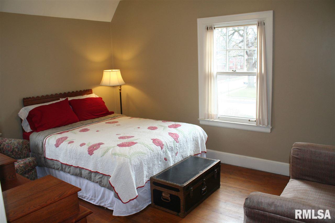 3036 Middle Road Davenport, IA 52803 - Photo 15 of 24 Gallery Image 15