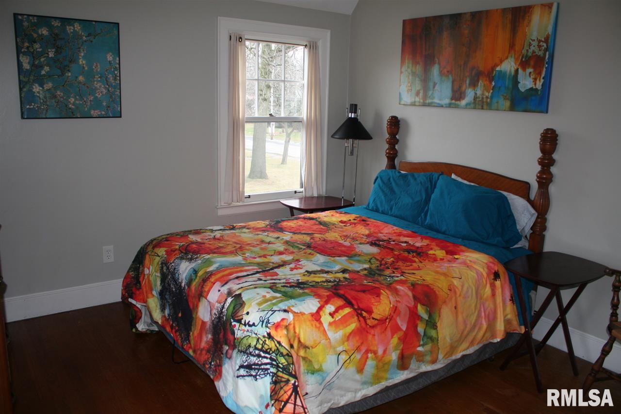 3036 Middle Road Davenport, IA 52803 - Photo 16 of 24 Gallery Image 16