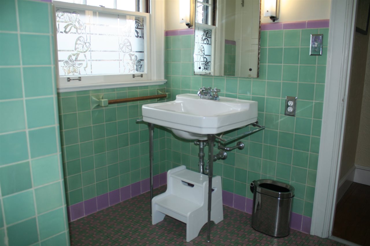 3036 Middle Road Davenport, IA 52803 - Photo 19 of 24 Gallery Image 19