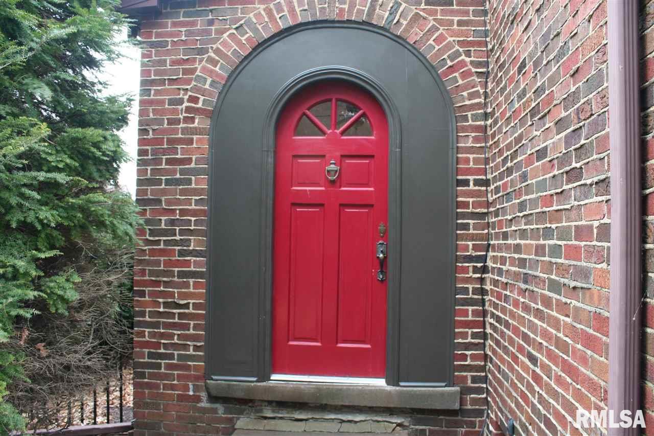 3036 Middle Road Davenport, IA 52803 - Photo 2 of 24 Gallery Image 2