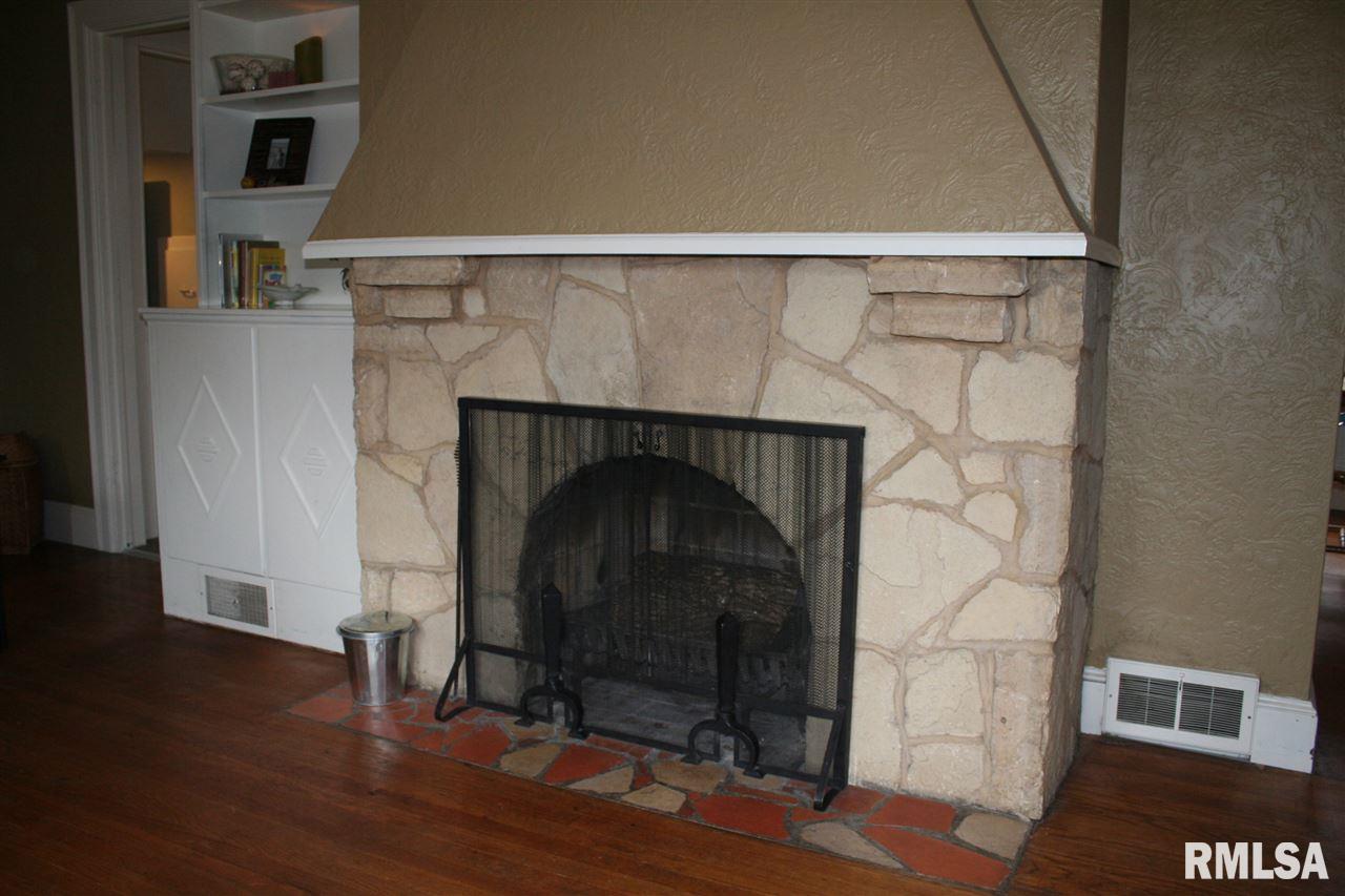 3036 Middle Road Davenport, IA 52803 - Photo 5 of 24 Gallery Image 5