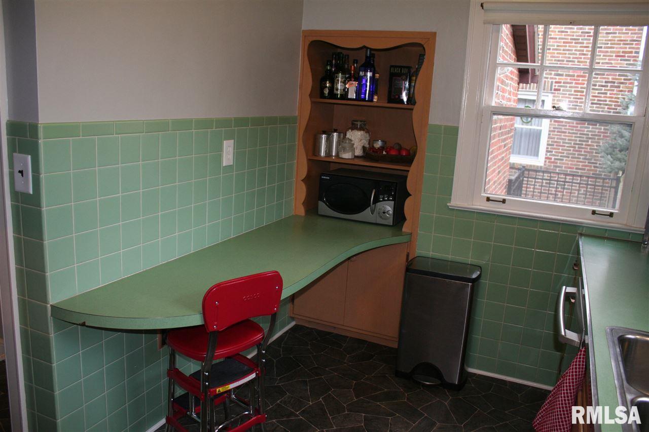 3036 Middle Road Davenport, IA 52803 - Photo 9 of 24 Gallery Image 9