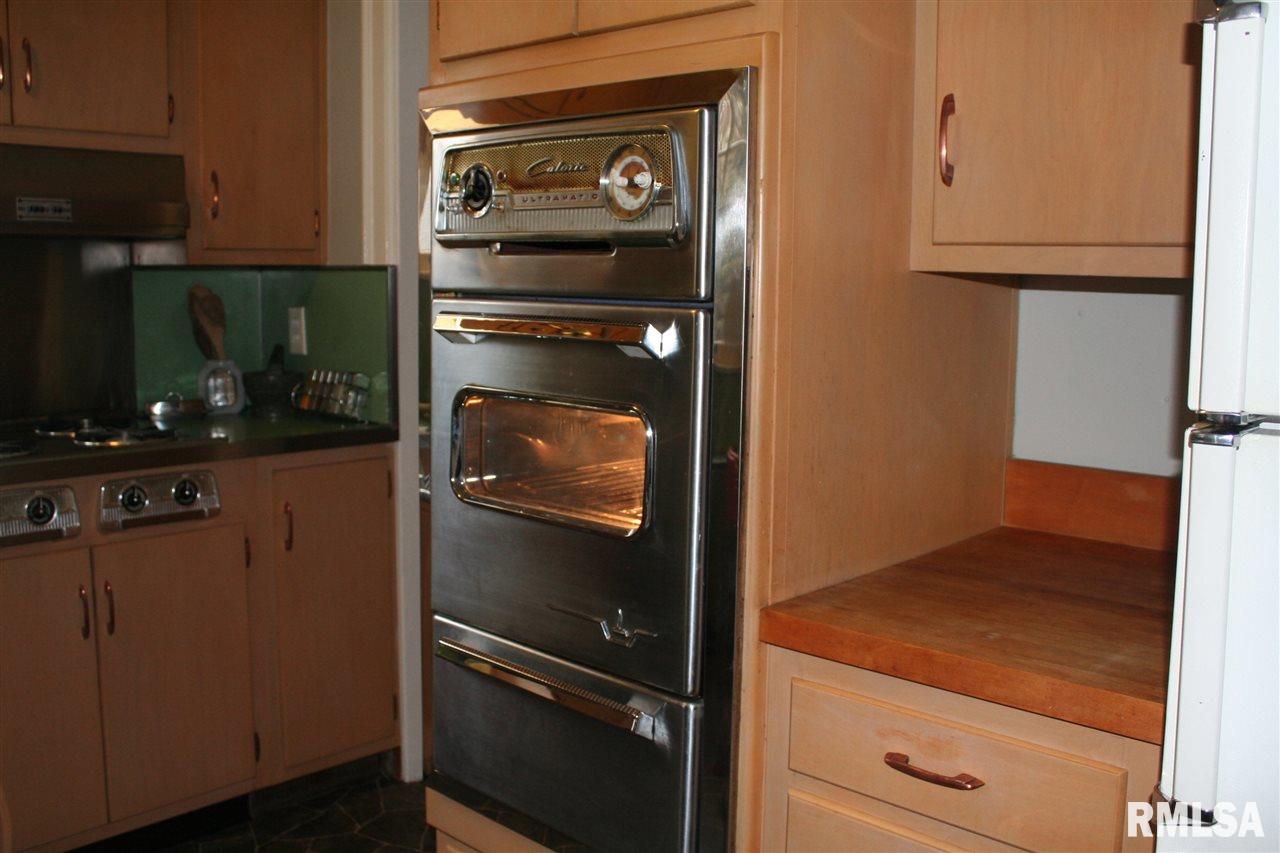 3036 Middle Road Davenport, IA 52803 - Photo 10 of 24 Gallery Image 10