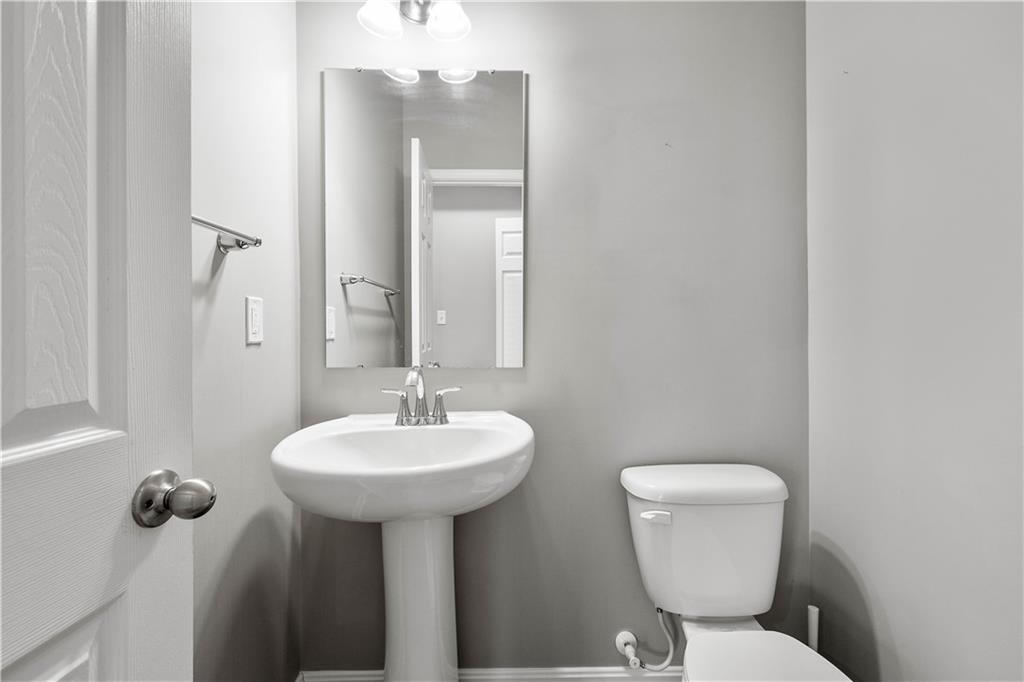 215 Lockheed Drive Coraopolis, PA 15108 - Photo 14 of 33