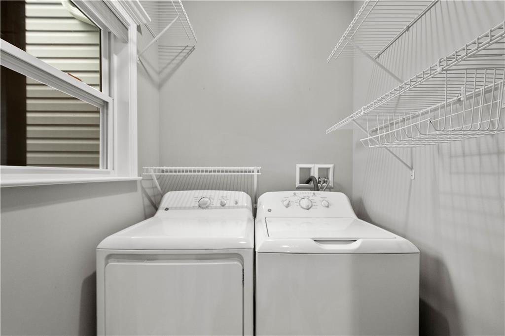 215 Lockheed Drive Coraopolis, PA 15108 - Photo 15 of 33