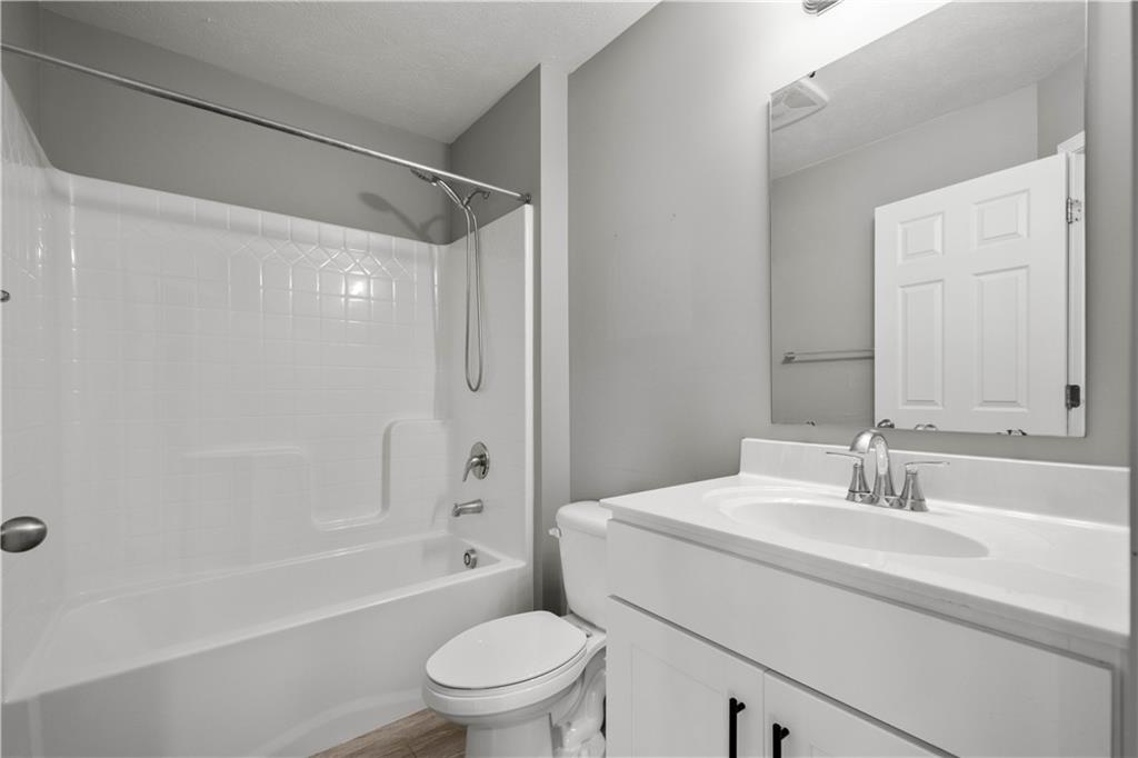 215 Lockheed Drive Coraopolis, PA 15108 - Photo 24 of 33