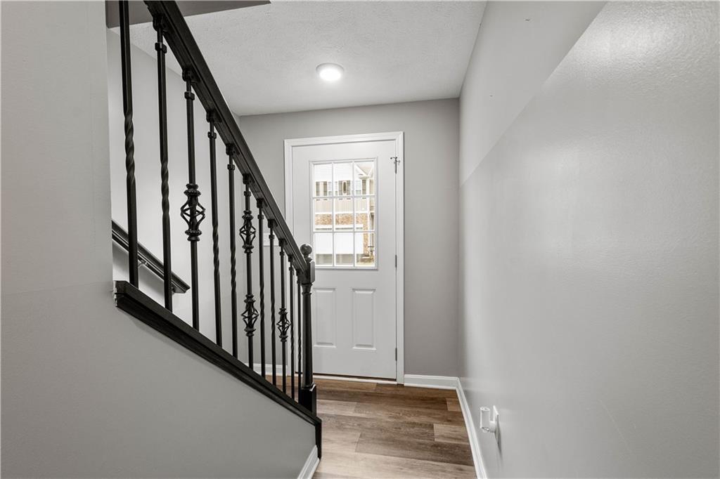 215 Lockheed Drive Coraopolis, PA 15108 - Photo 3 of 33