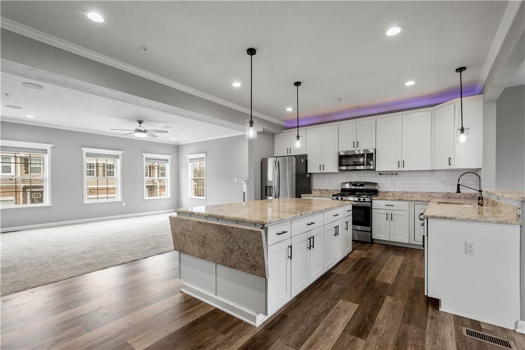 215 Lockheed Drive Coraopolis, PA 15108 - Photo 8 of 33