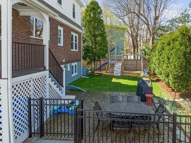 a view of a house with backyard and deck