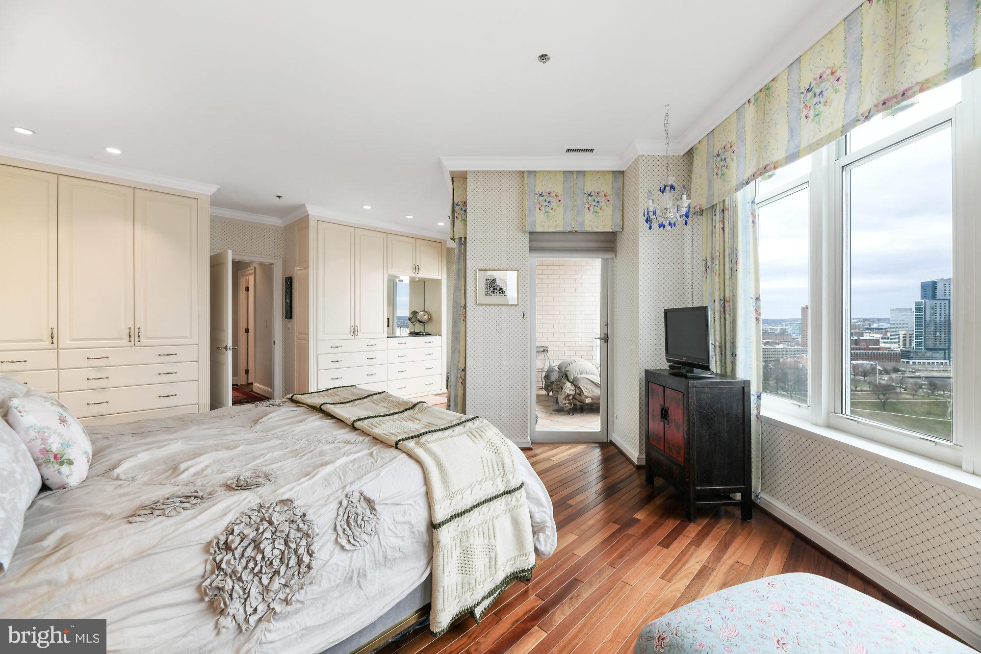 100 Harborview Drive, Unit PH1D Baltimore, MD 21230 - Photo 13 of 39 Primary Bedroom With 2 Balconies