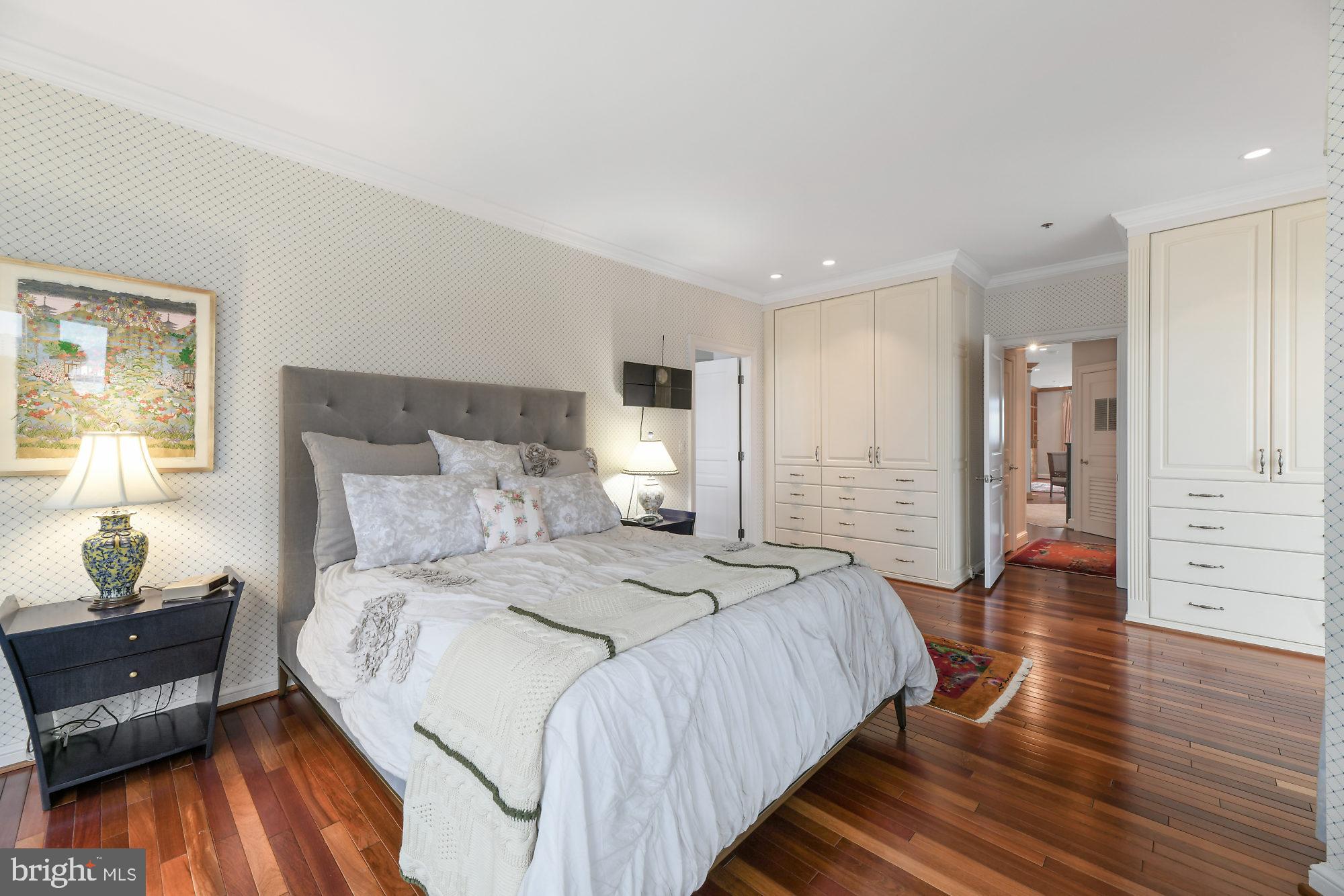 100 Harborview Drive, Unit PH1D Baltimore, MD 21230 - Photo 14 of 39 Wall Of Built Ins