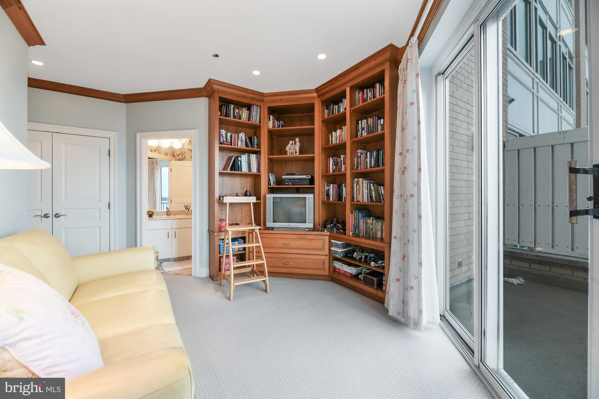 100 Harborview Drive, Unit PH1D Baltimore, MD 21230 - Photo 17 of 39 Bedroom 3 With Built-In Bookcases And Balcony