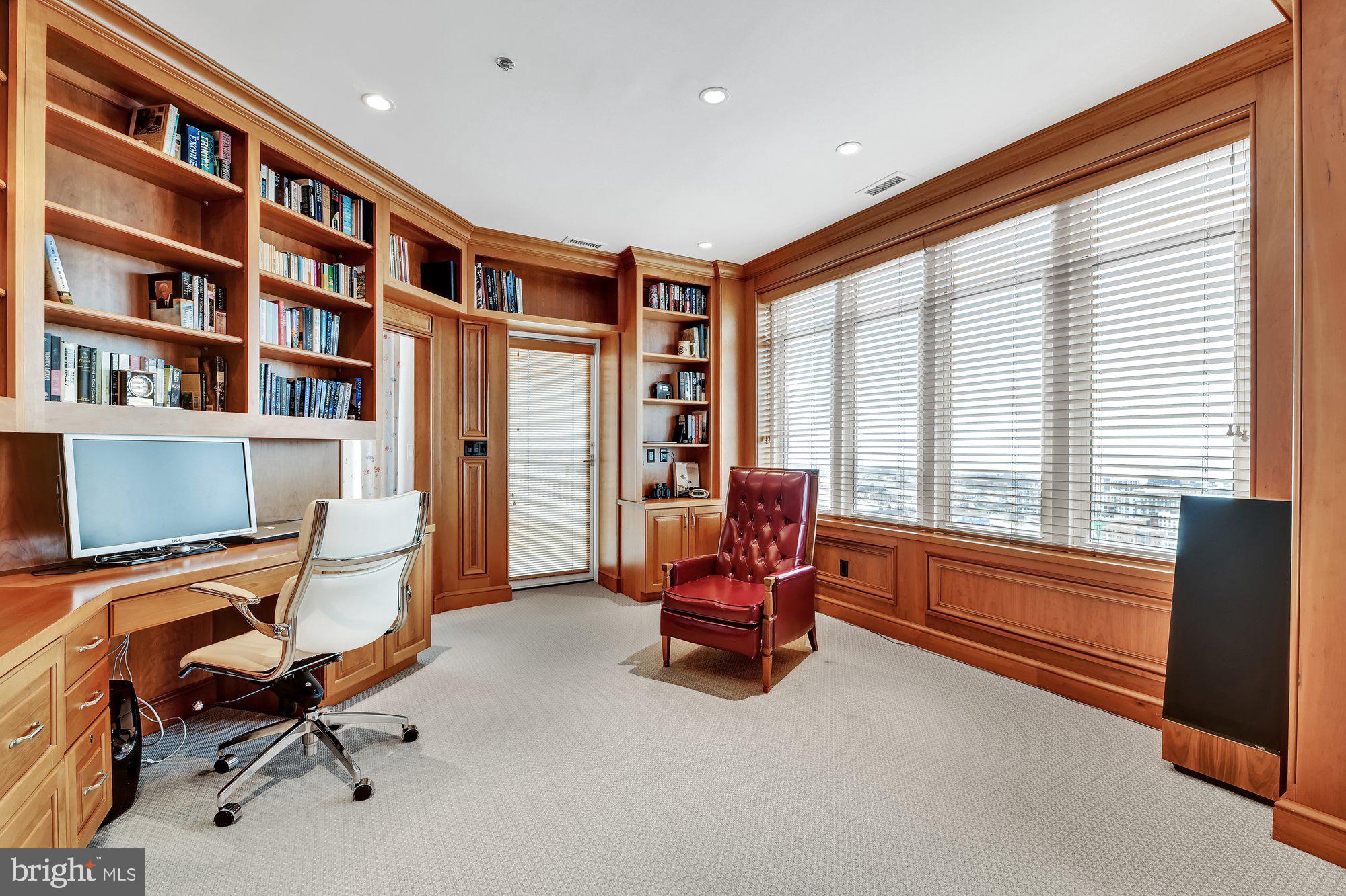 100 Harborview Drive, Unit PH1D Baltimore, MD 21230 - Photo 18 of 39 Office With Incredible View and Balcony