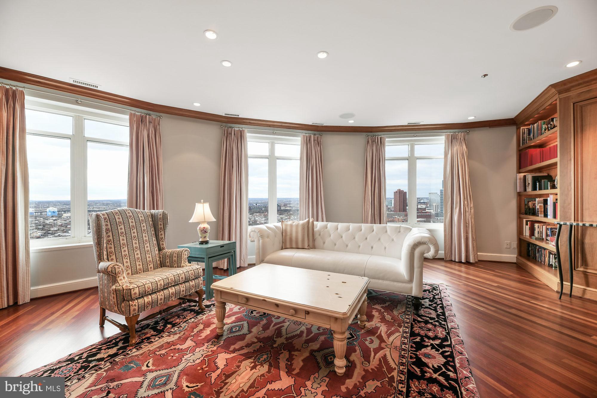 100 Harborview Drive, Unit PH1D Baltimore, MD 21230 - Photo 3 of 39 Living Room-So Much Natural Light