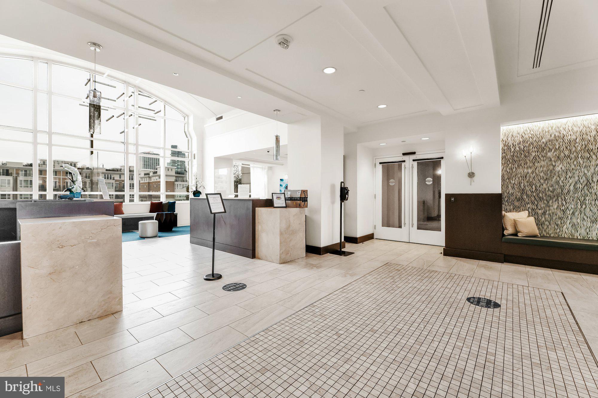 100 Harborview Drive, Unit PH1D Baltimore, MD 21230 - Photo 25 of 39 Security Desk In Lobby