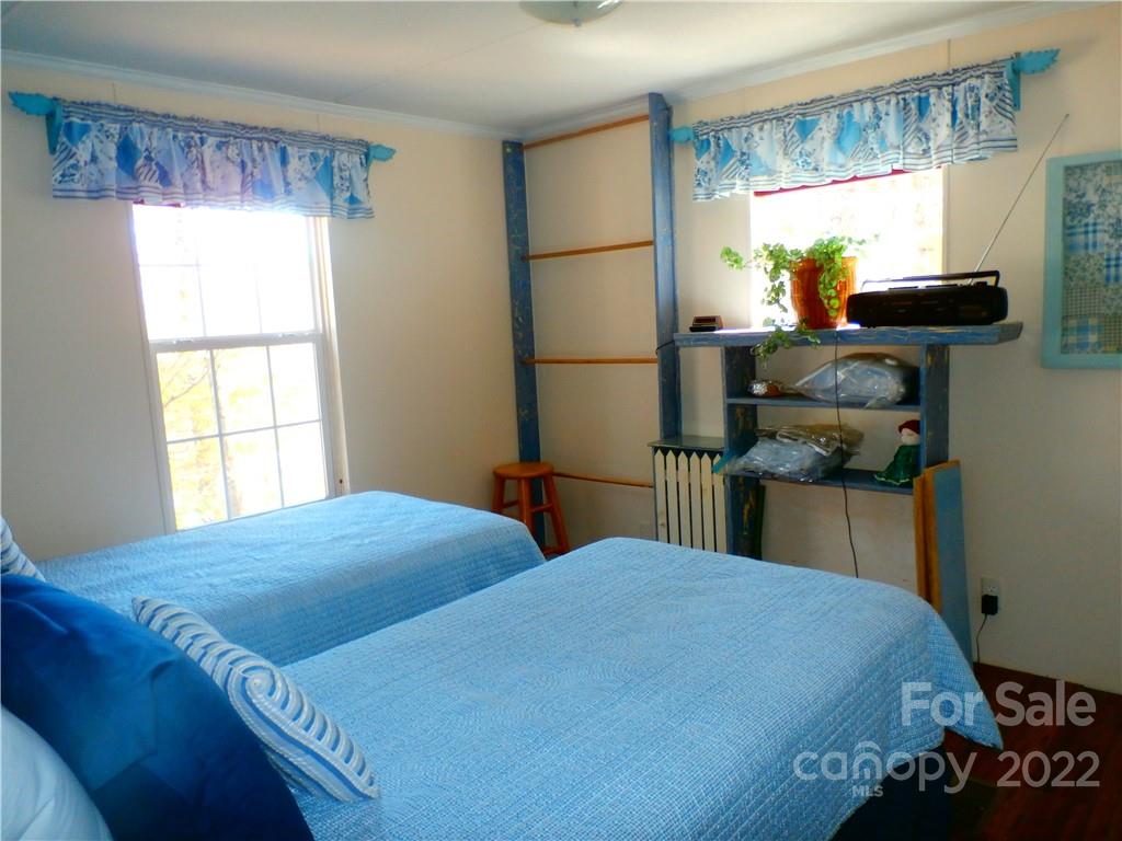 877 Chestnut Mountain Road Spruce Pine, NC 28777 - Photo 13 of 36 Gallery Image 13