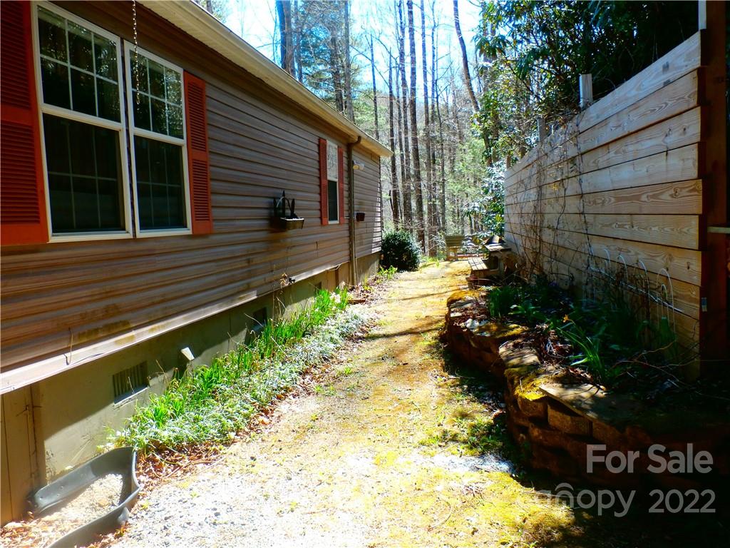 877 Chestnut Mountain Road Spruce Pine, NC 28777 - Photo 2 of 36 Gallery Image 2