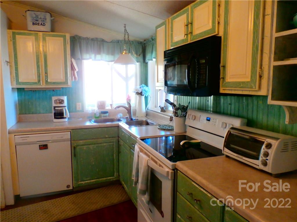 877 Chestnut Mountain Road Spruce Pine, NC 28777 - Photo 3 of 36 Gallery Image 3