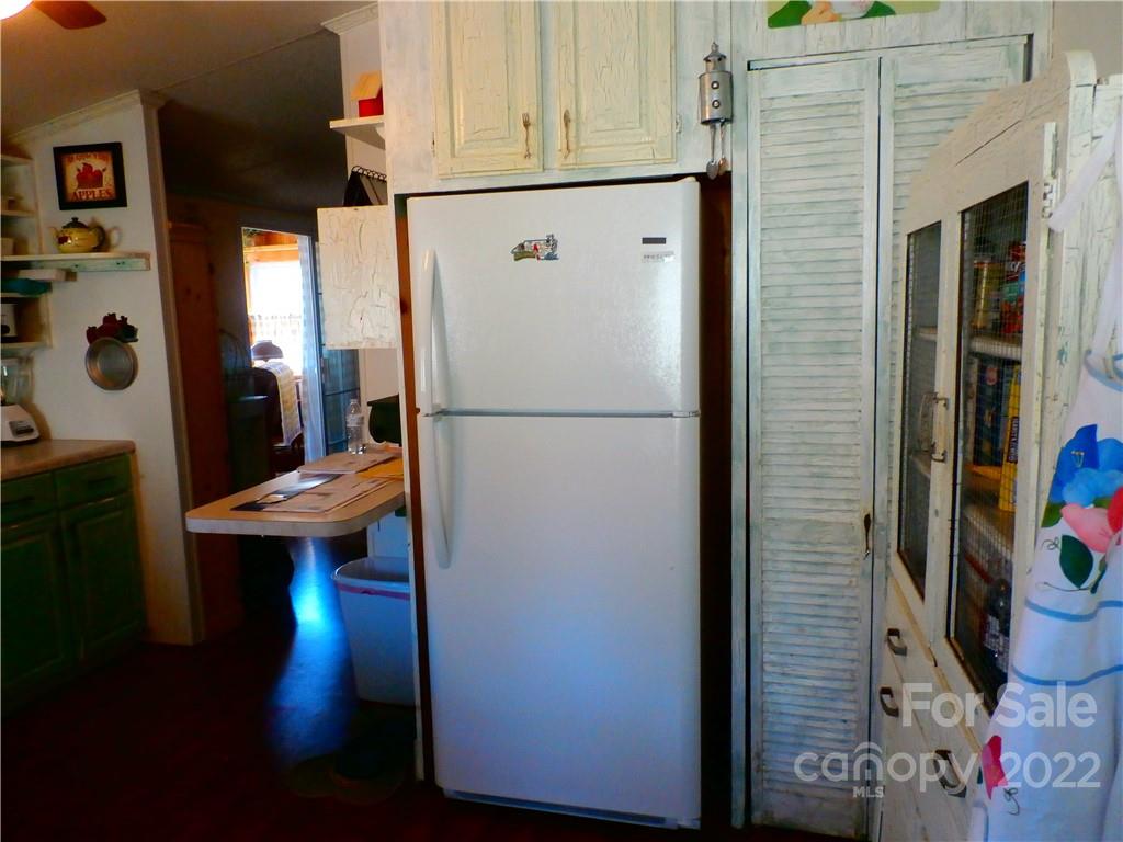877 Chestnut Mountain Road Spruce Pine, NC 28777 - Photo 5 of 36 Gallery Image 5