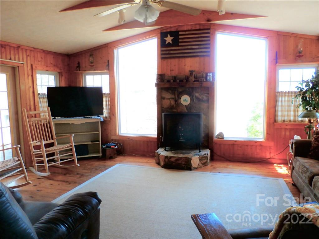 877 Chestnut Mountain Road Spruce Pine, NC 28777 - Photo 6 of 36 Gallery Image 6