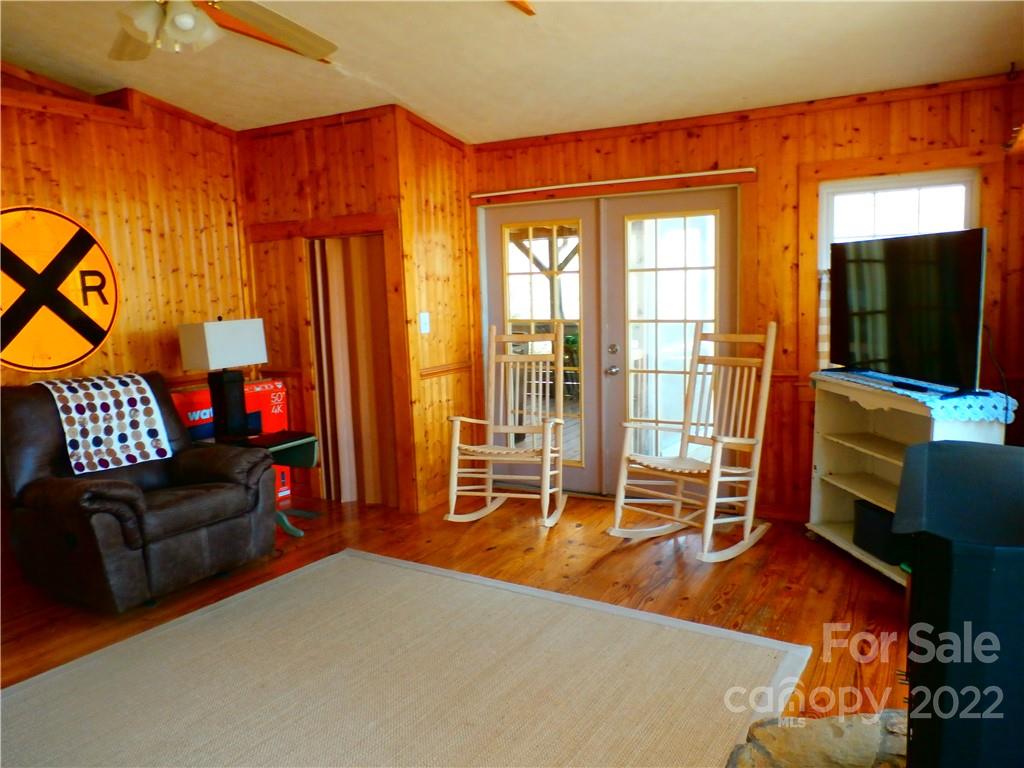 877 Chestnut Mountain Road Spruce Pine, NC 28777 - Photo 7 of 36 Gallery Image 7