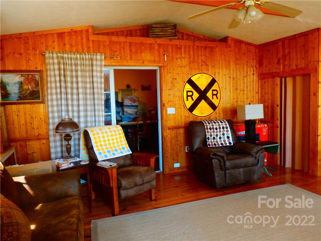 877 Chestnut Mountain Road Spruce Pine, NC 28777 - Photo 8 of 36 Gallery Image 8