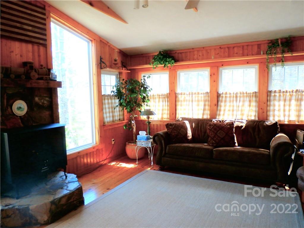 877 Chestnut Mountain Road Spruce Pine, NC 28777 - Photo 9 of 36 Gallery Image 9