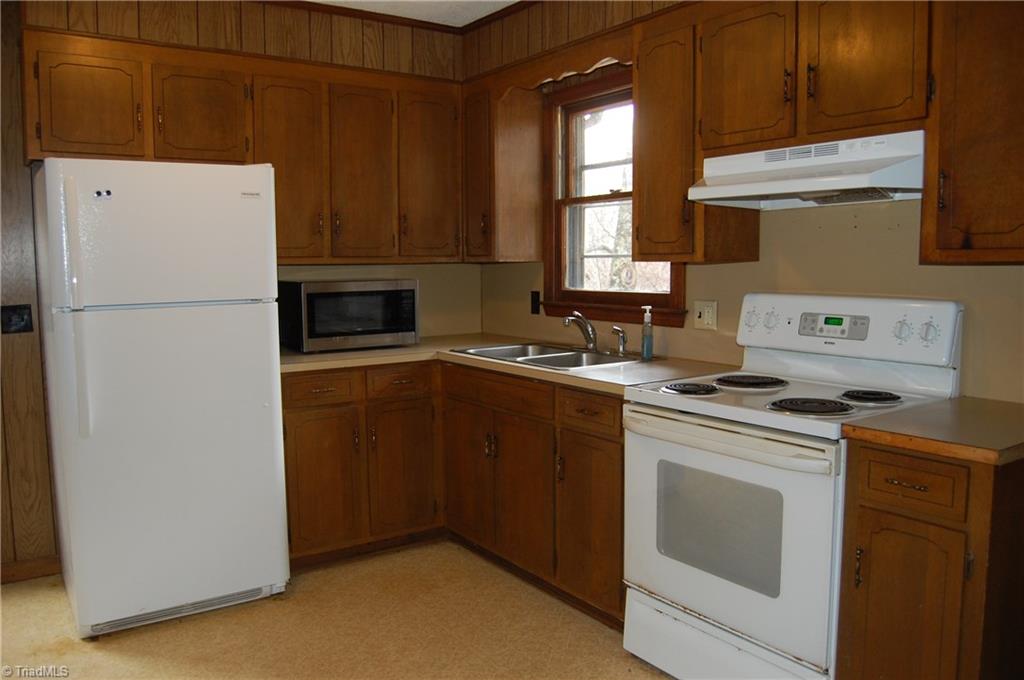 199 Grandridge Road Sparta, NC 28675 - Photo 2 of 18 Gallery Image 2