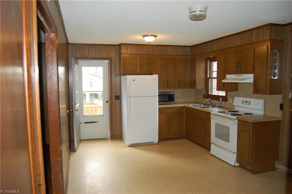 199 Grandridge Road Sparta, NC 28675 - Photo 3 of 18 Gallery Image 3