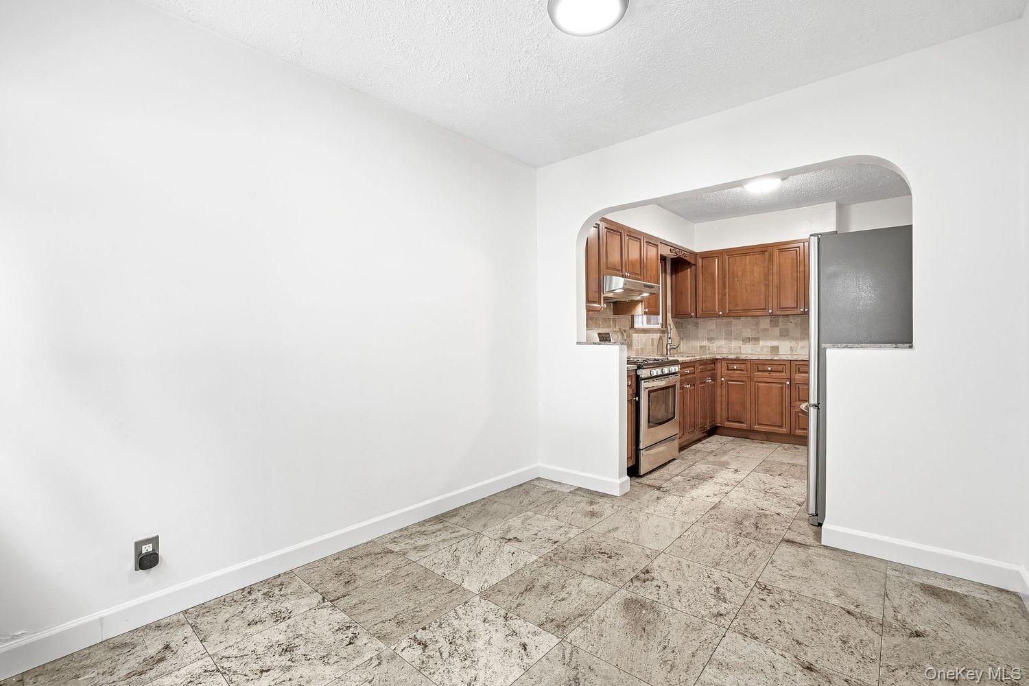 4223 Digney Avenue Bronx, NY 10466 - Photo 3 of 39