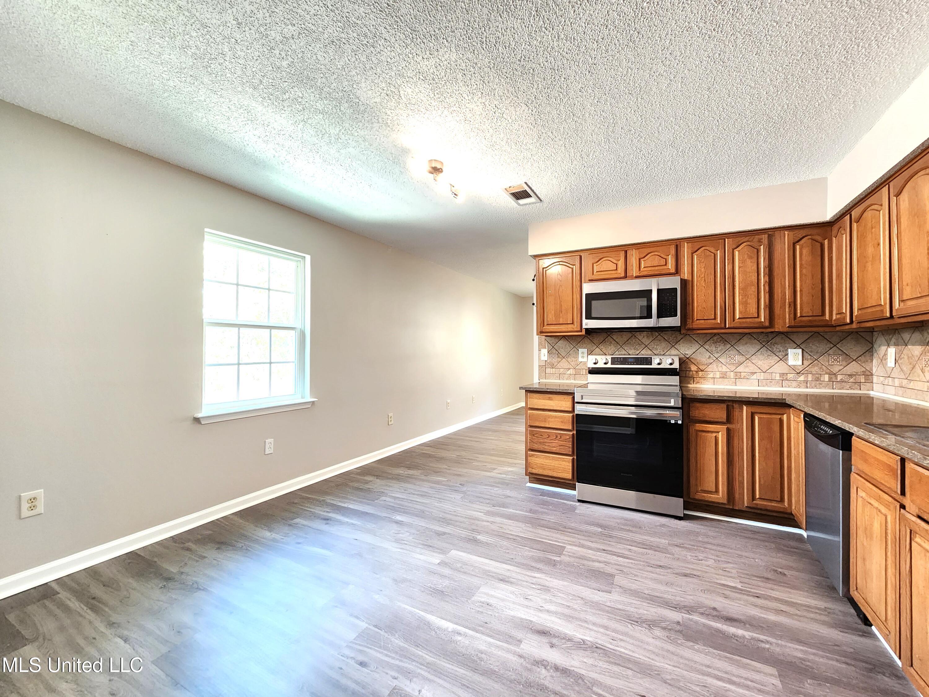 6433 Pavolini Road Pass Christian, MS 39571 - Photo 4 of 29 20230111_125113
