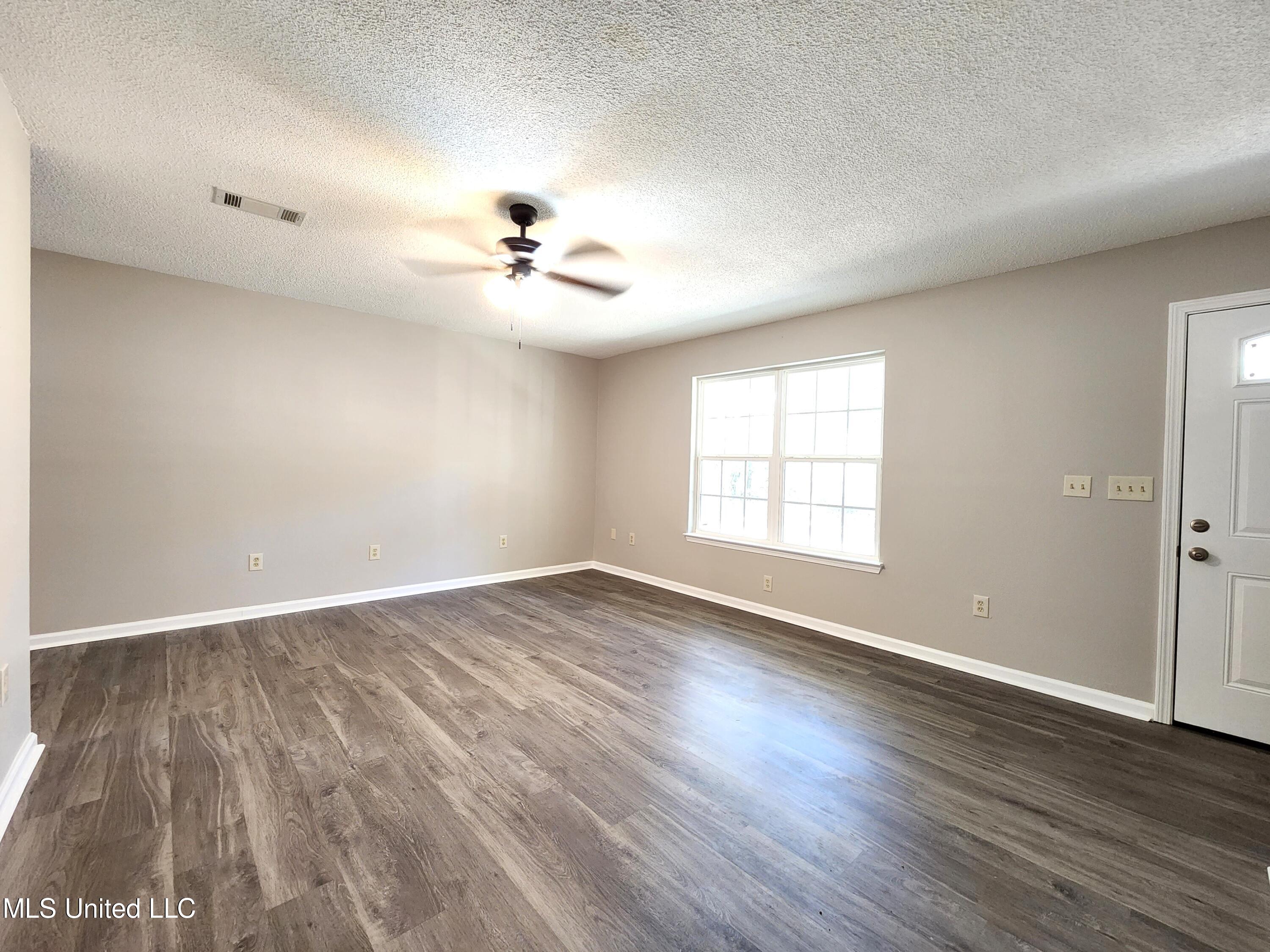 6433 Pavolini Road Pass Christian, MS 39571 - Photo 5 of 29 20230111_124945