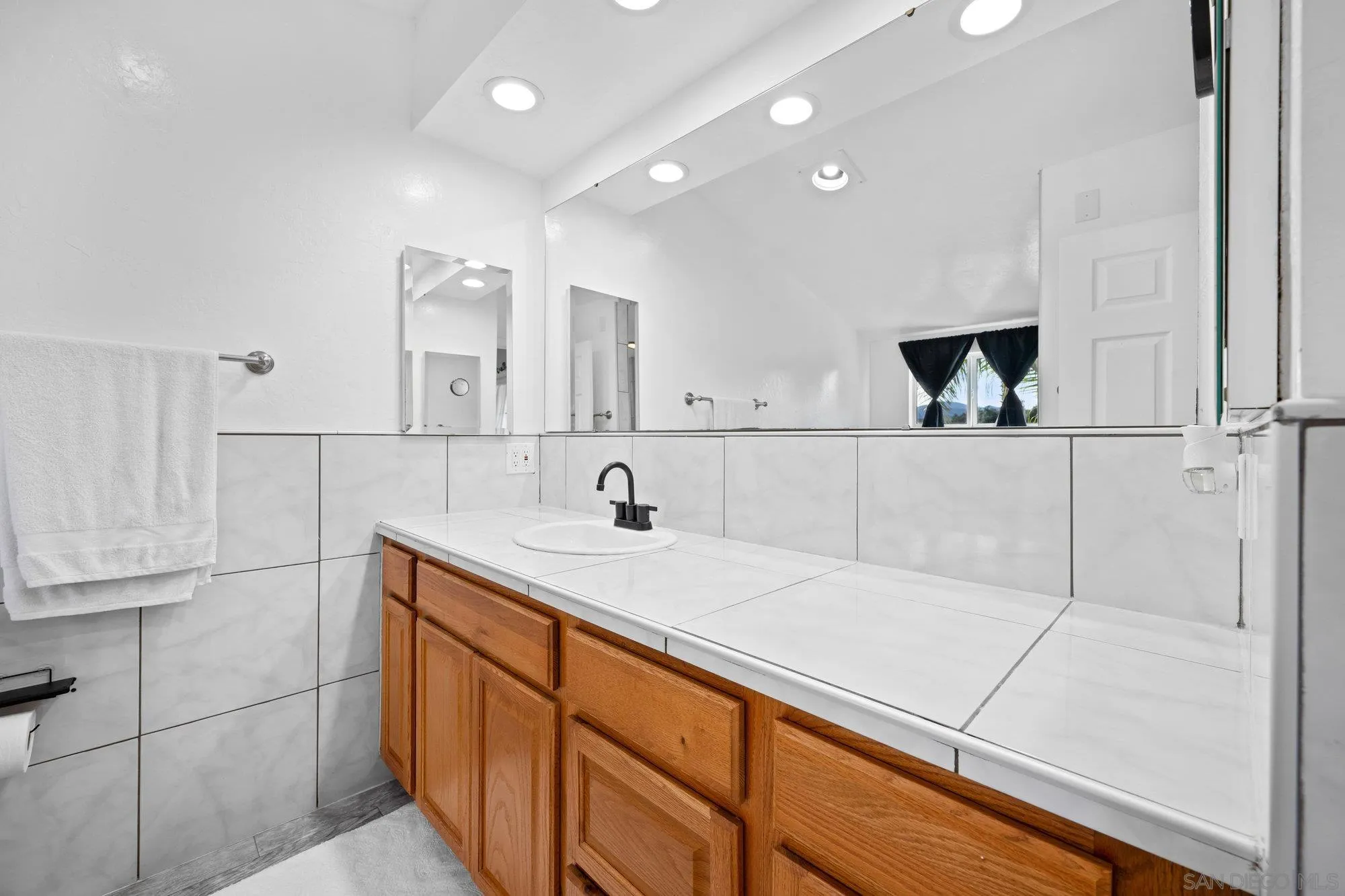 29987 Mactan Road Valley Center, CA 92082 - Photo 25 of 55 Gallery Image 25