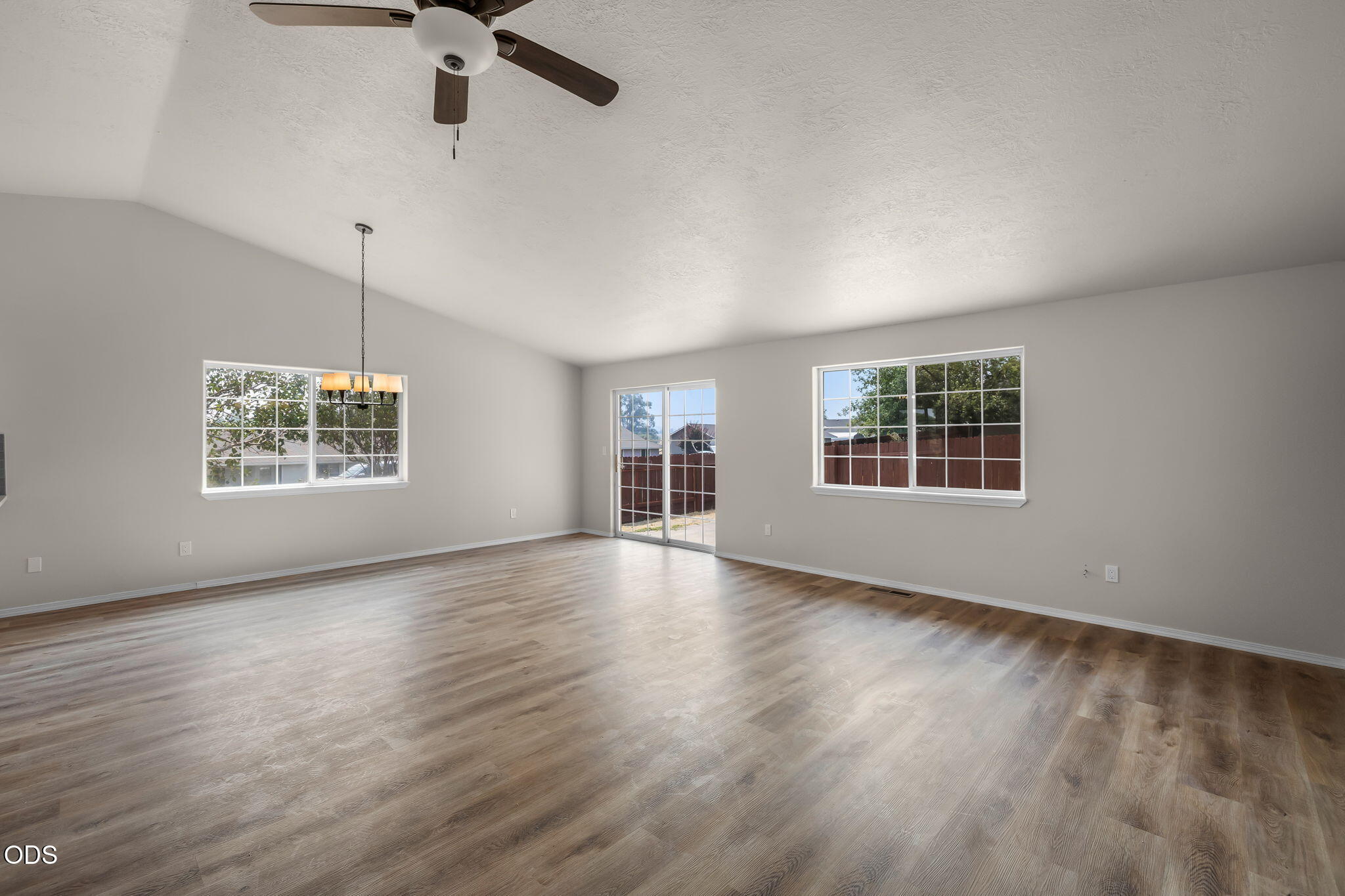 629 Deer Ridge Court Madras, OR 97741 - Photo 5 of 33 Gallery Image 5