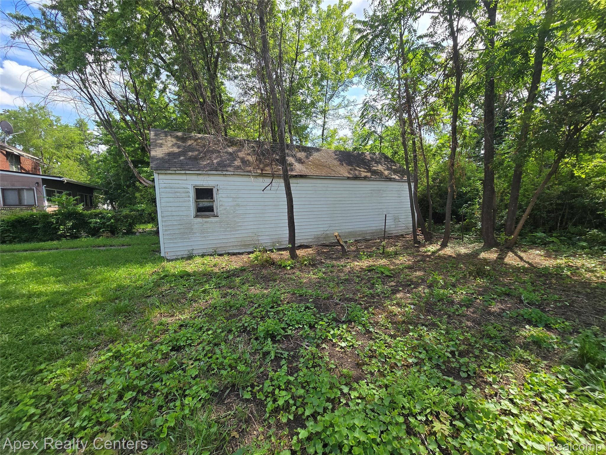 7671 Evergreen Road Detroit, MI 48228 - Photo 12 of 40 20260622_161737.jpg
