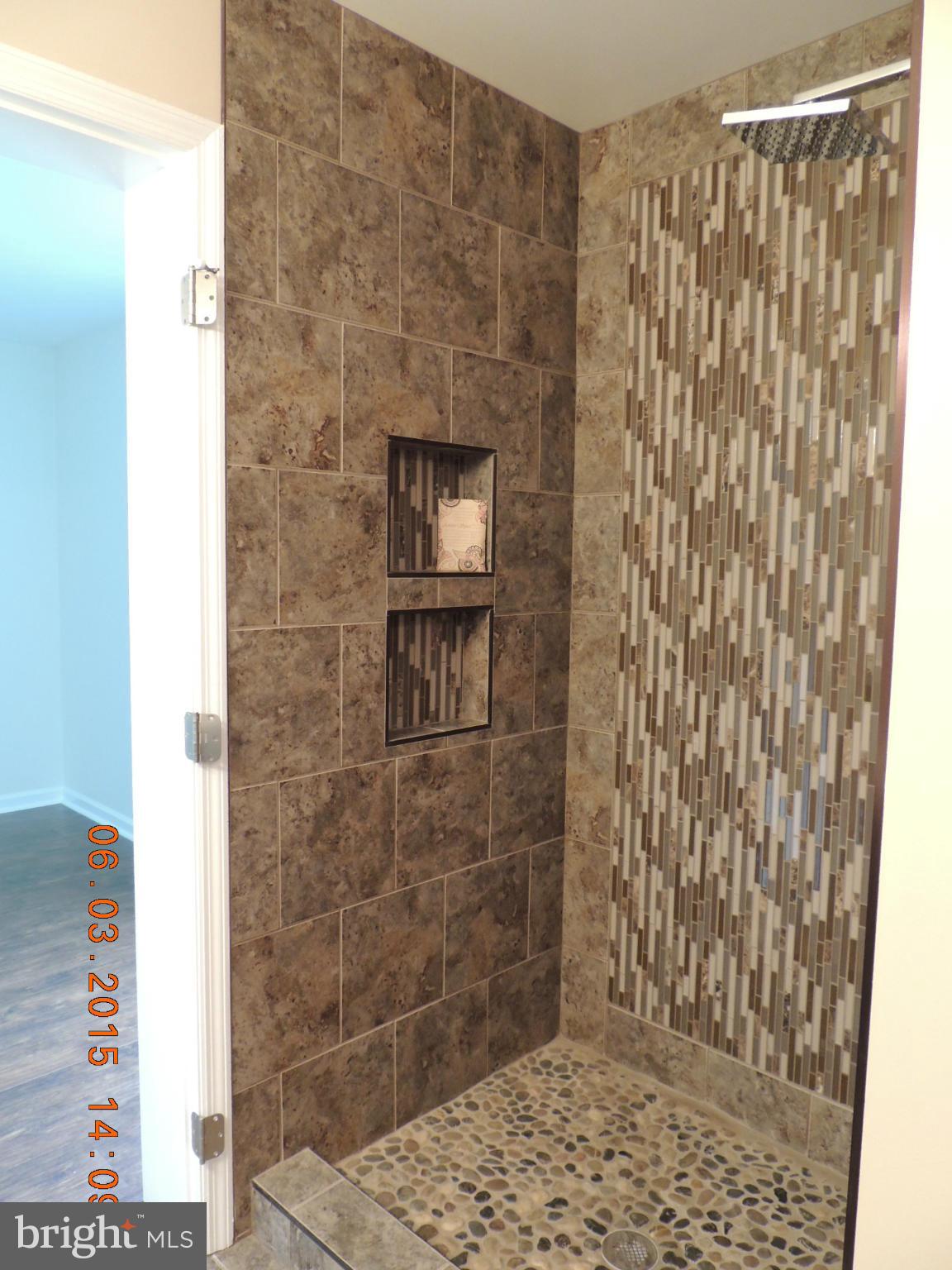 7419 Garrison Road Manassas, VA 20111 - Photo 15 of 30 Separate shower