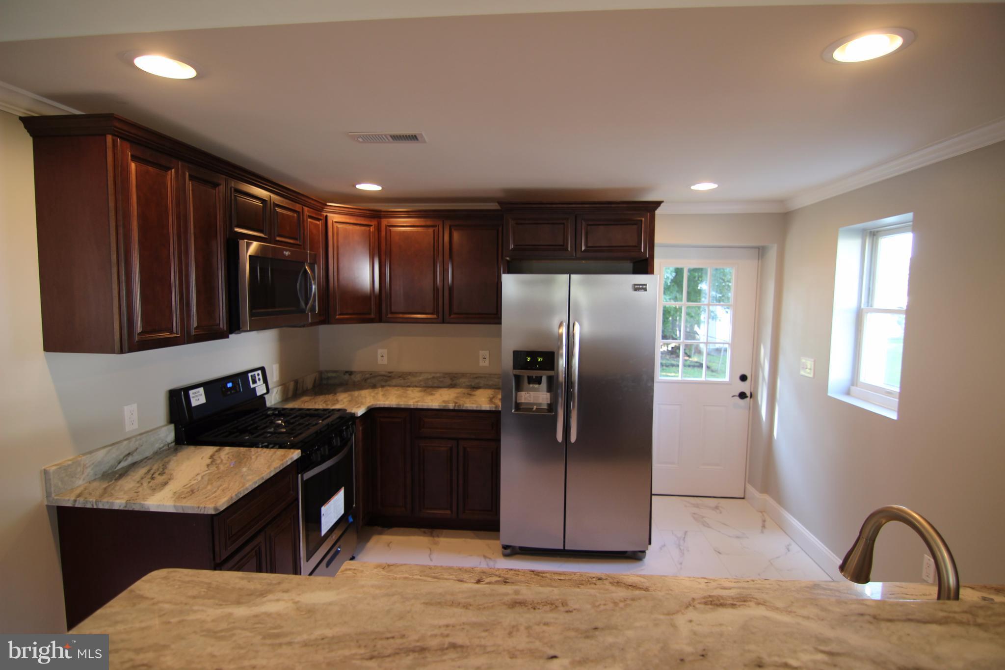 937 Renfrew Street Baltimore, MD 21221 - Photo 8 of 27 Kitchen