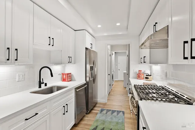 $1,090,000 | 3 Glen Drive, Fairfax, CA 94930