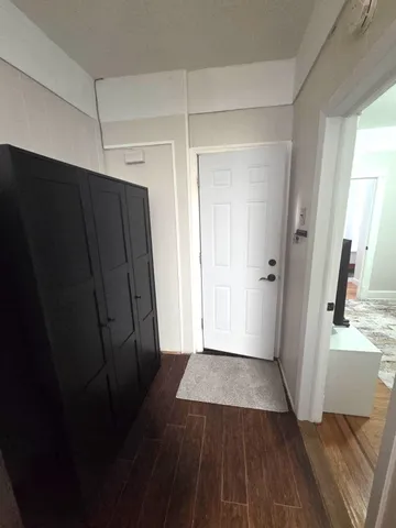 $2,200 | 391 Woodlawn Avenue, Jersey City, NJ 07305