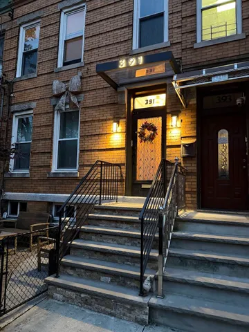 $2,200 | 391 Woodlawn Avenue, Jersey City, NJ 07305