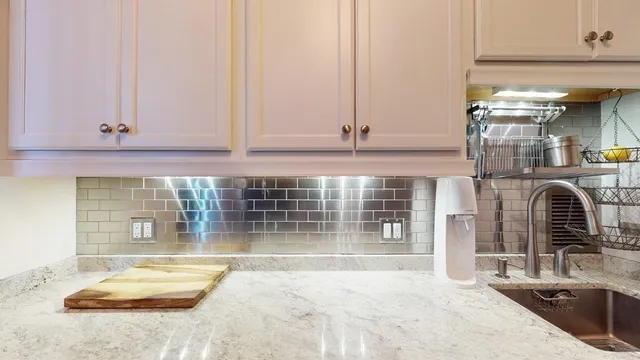 $879,000 | 85 East India Row, Unit 19H, Boston, MA 02110