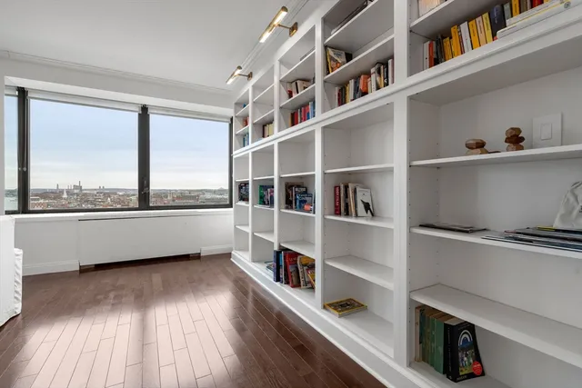 $879,000 | 85 East India Row, Unit 19H, Boston, MA 02110