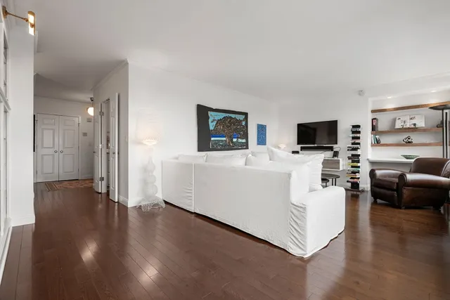 $879,000 | 85 East India Row, Unit 19H, Boston, MA 02110