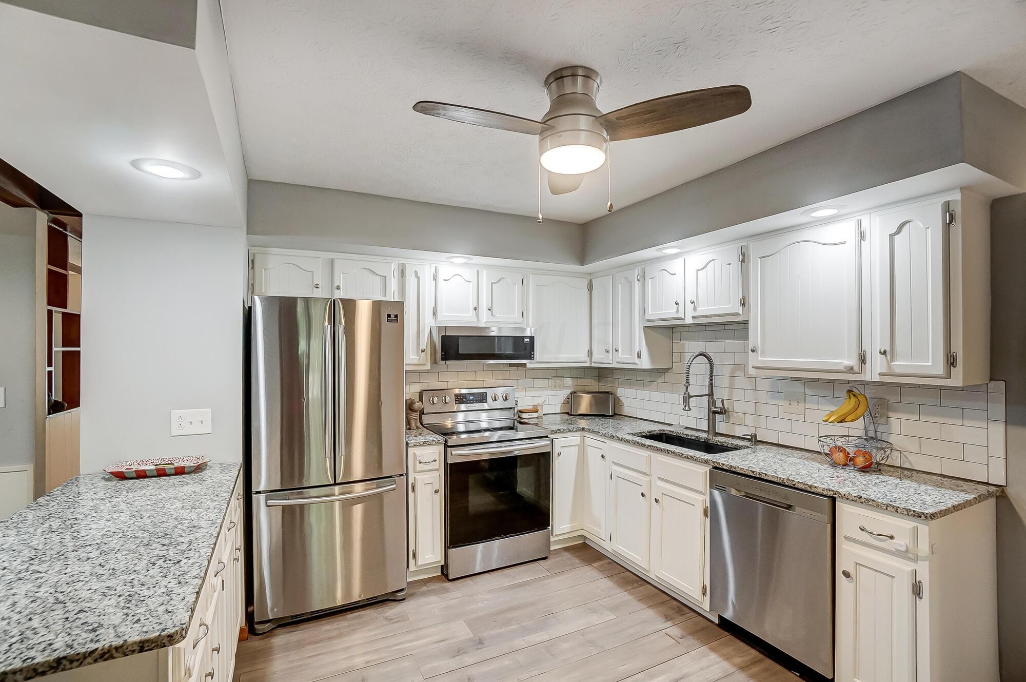 122 Hawthorne Road Sunbury, OH 43074 - Photo 13 of 36 Updated Kitchen